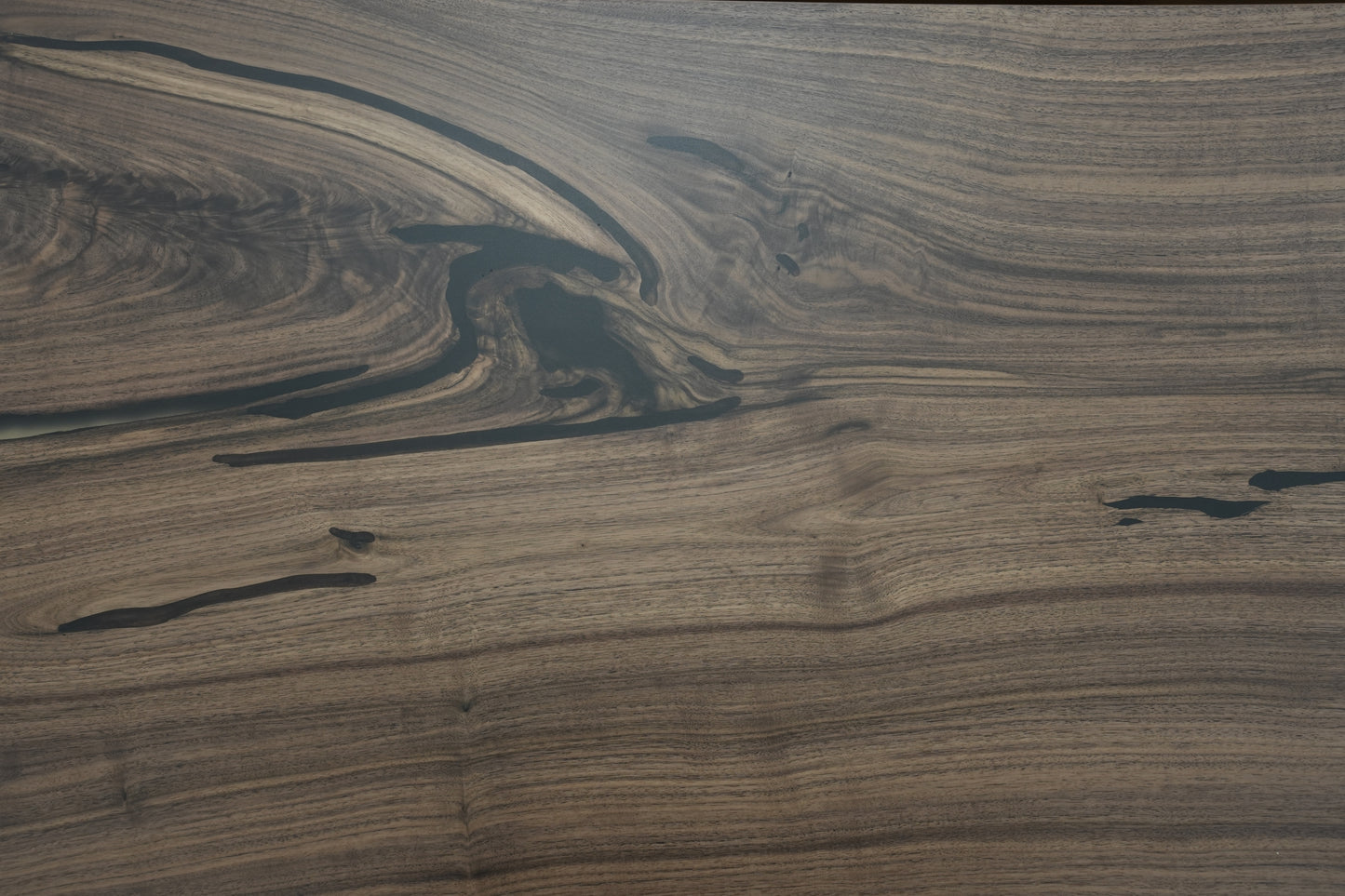 Tavoli artigianali in legno pregiato di Noce Walnut