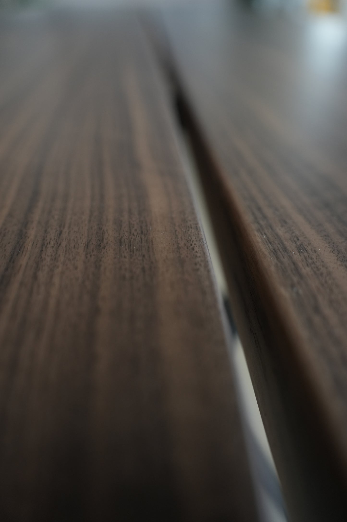 Tavoli artigianali in legno pregiato di Noce Walnut
