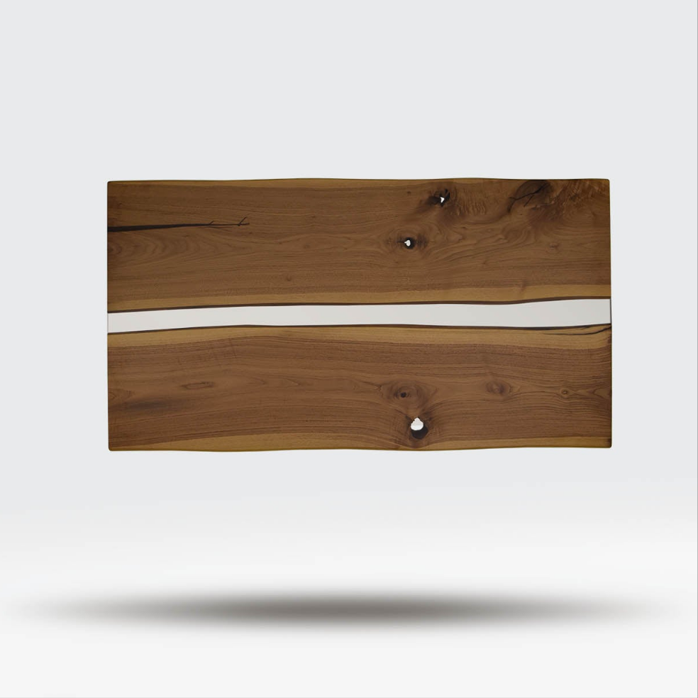 Tavoli artigianali in legno pregiato di Noce Walnut con resina epossidica