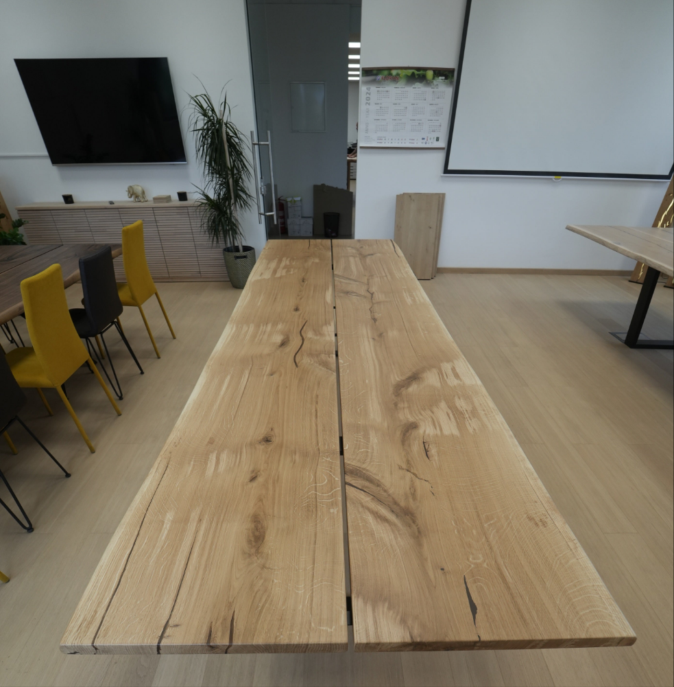 Tavoli artigianali in legno pregiato di Rovere
