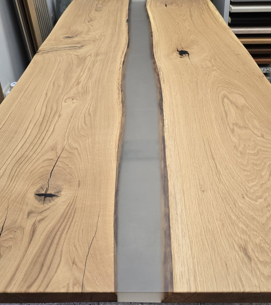 Tavoli artigianali in legno pregiato di Rovere con resina epossidica